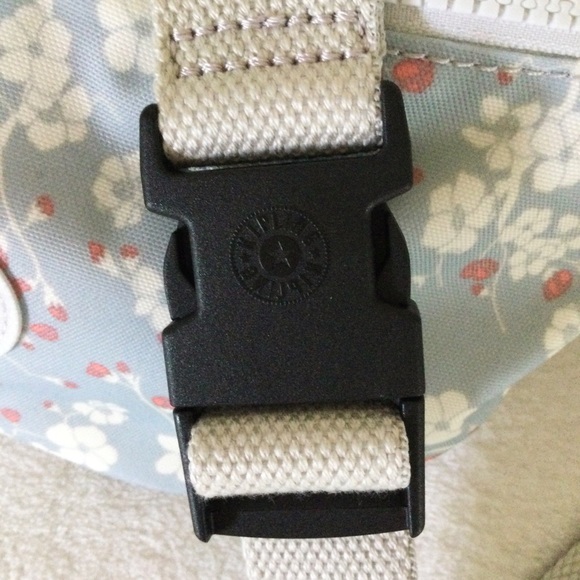 ⛔️SOLD⛔️ KIPLING Fresh Floral Garden Waist Pack - Picture 6 of 12